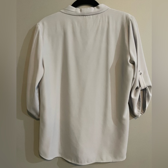 Calvin Klein grey blouse. Size Medium - Picture 6 of 6